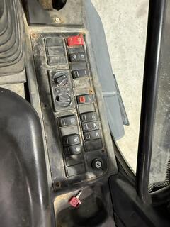 2022 DEERE 324L - Image 22