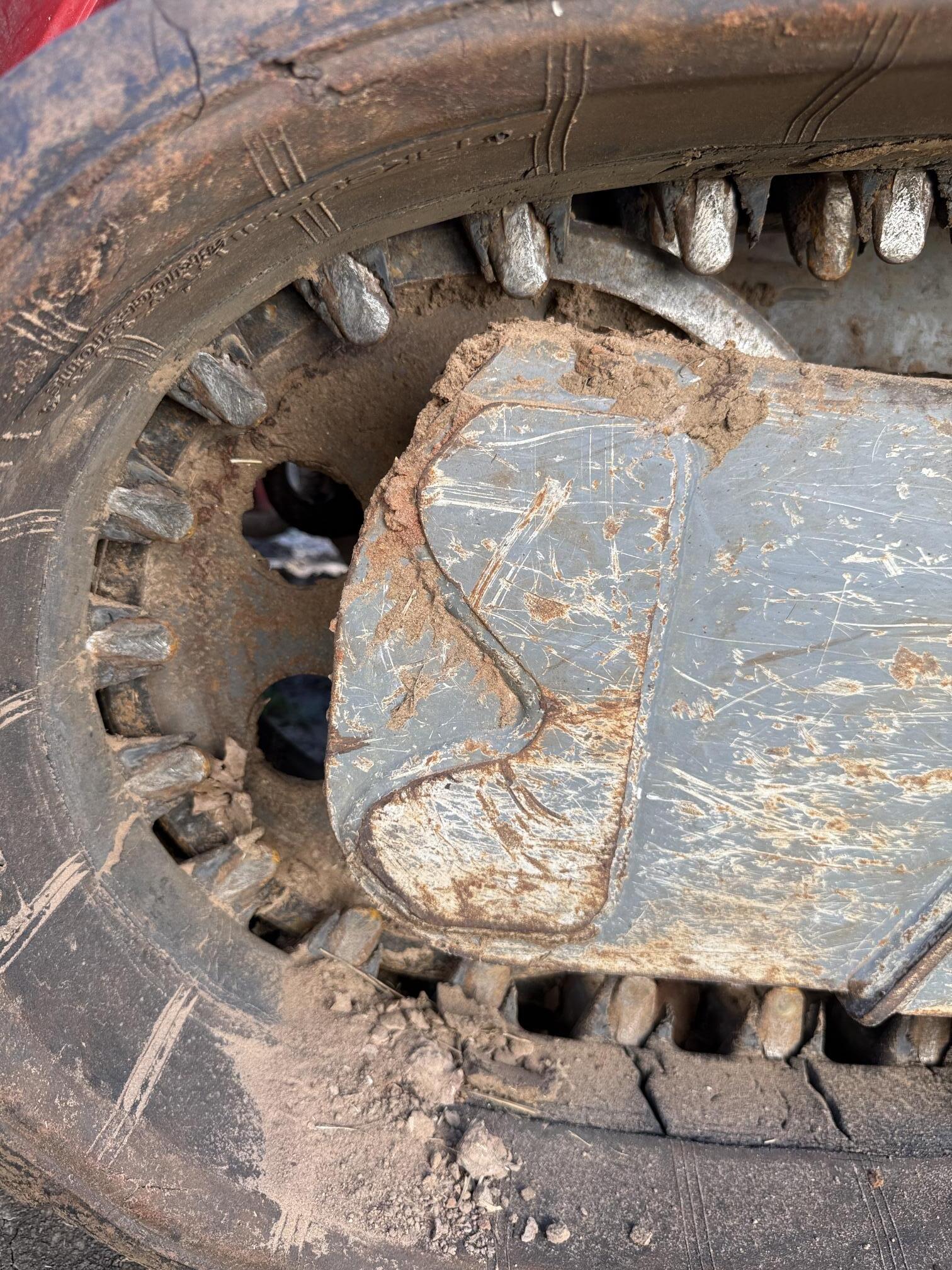 2024 TAKEUCHI TL8R2 - view 6 of 24