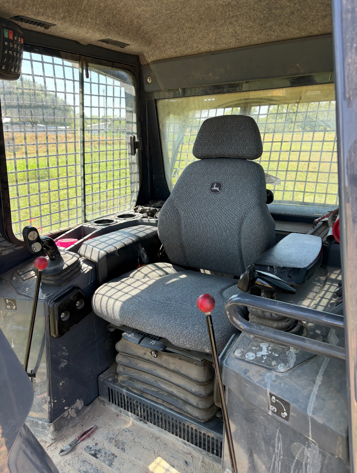 2022 DEERE 550K LGP - view 9 of 16