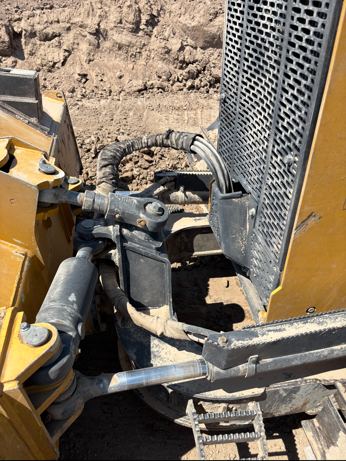 2022 DEERE 550K LGP - view 12 of 16