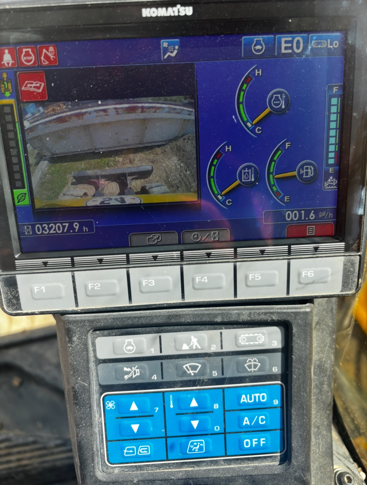 2022 KOMATSU PC138USLC-11 - Image 16