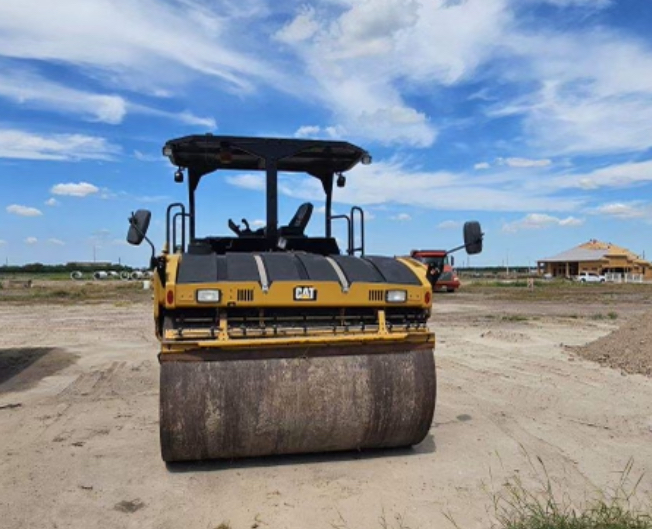 2017 CATERPILLAR CB66B - view 2 of 5