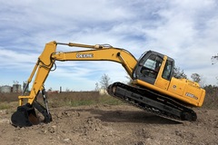 2005 DEERE 200C-LC - Image 2