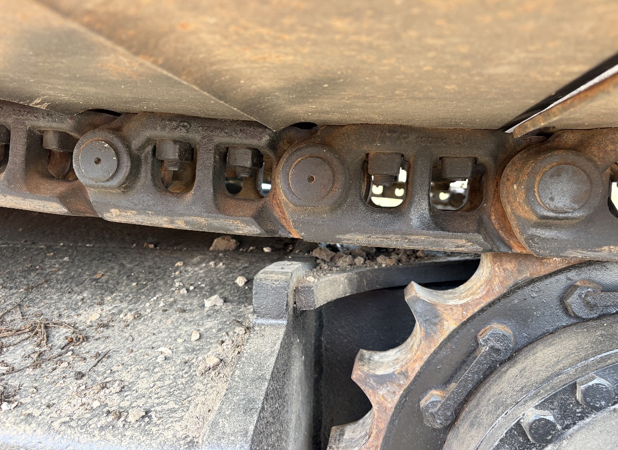 2005 DEERE 200C-LC - Image 23