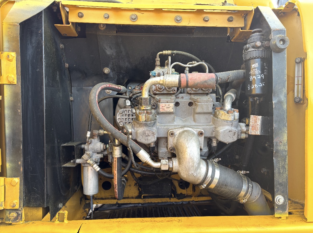 2005 DEERE 200C-LC - Image 25