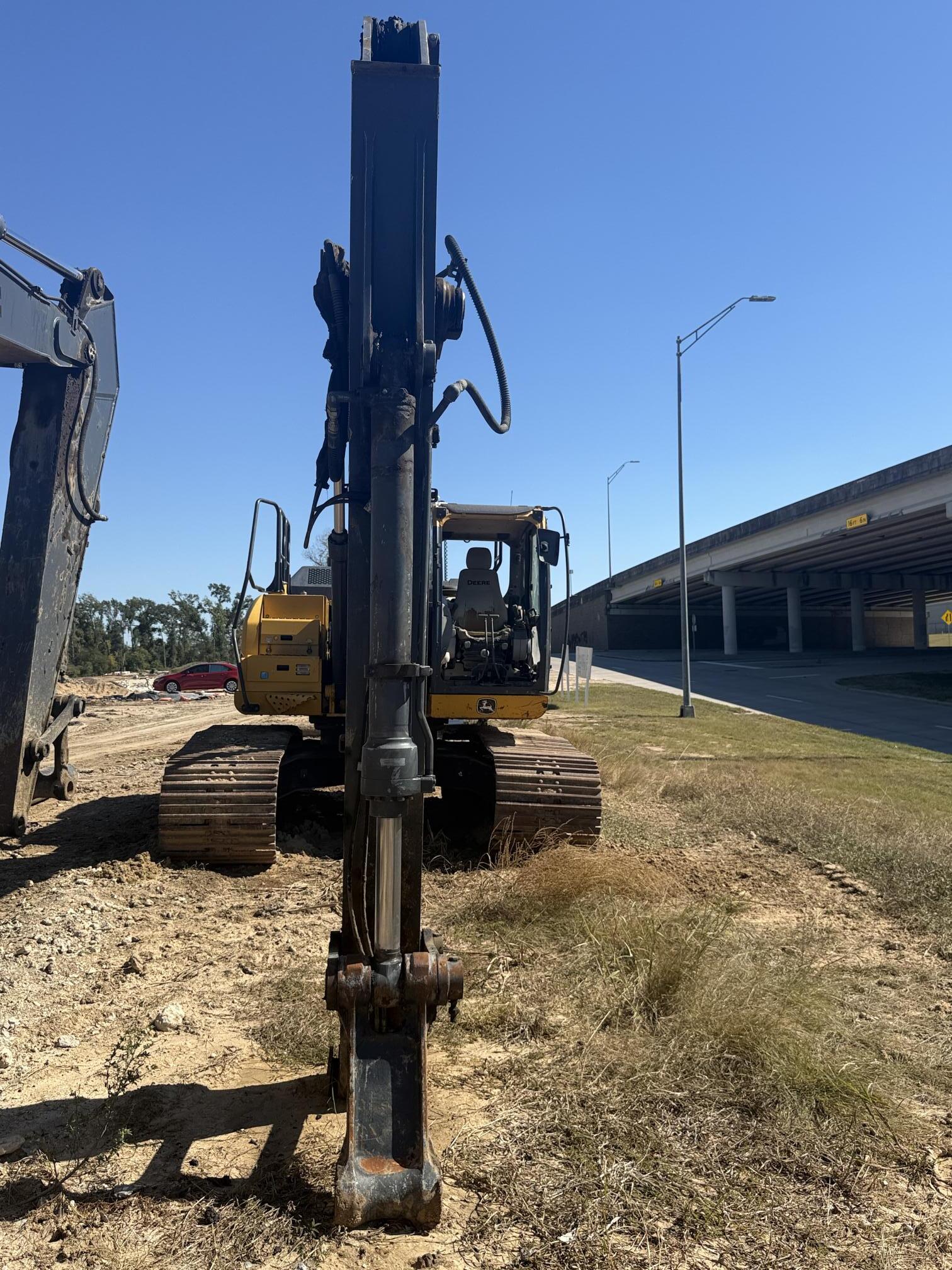 2017 DEERE 210G LC - Image 3