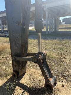 2017 DEERE 210G LC - Image 4