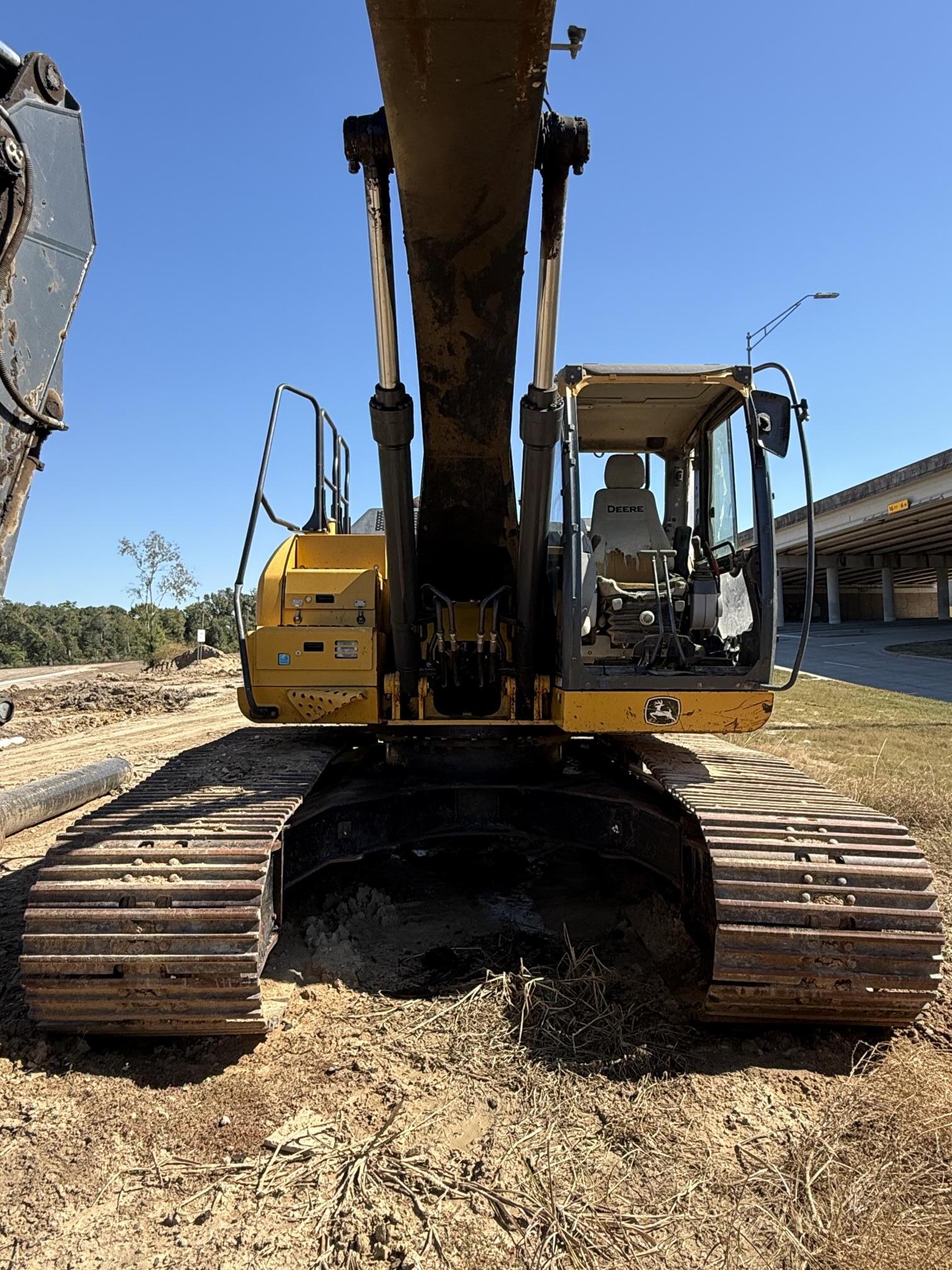 2017 DEERE 210G LC - view 6 of 36