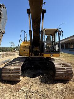 2017 DEERE 210G LC - Image 6