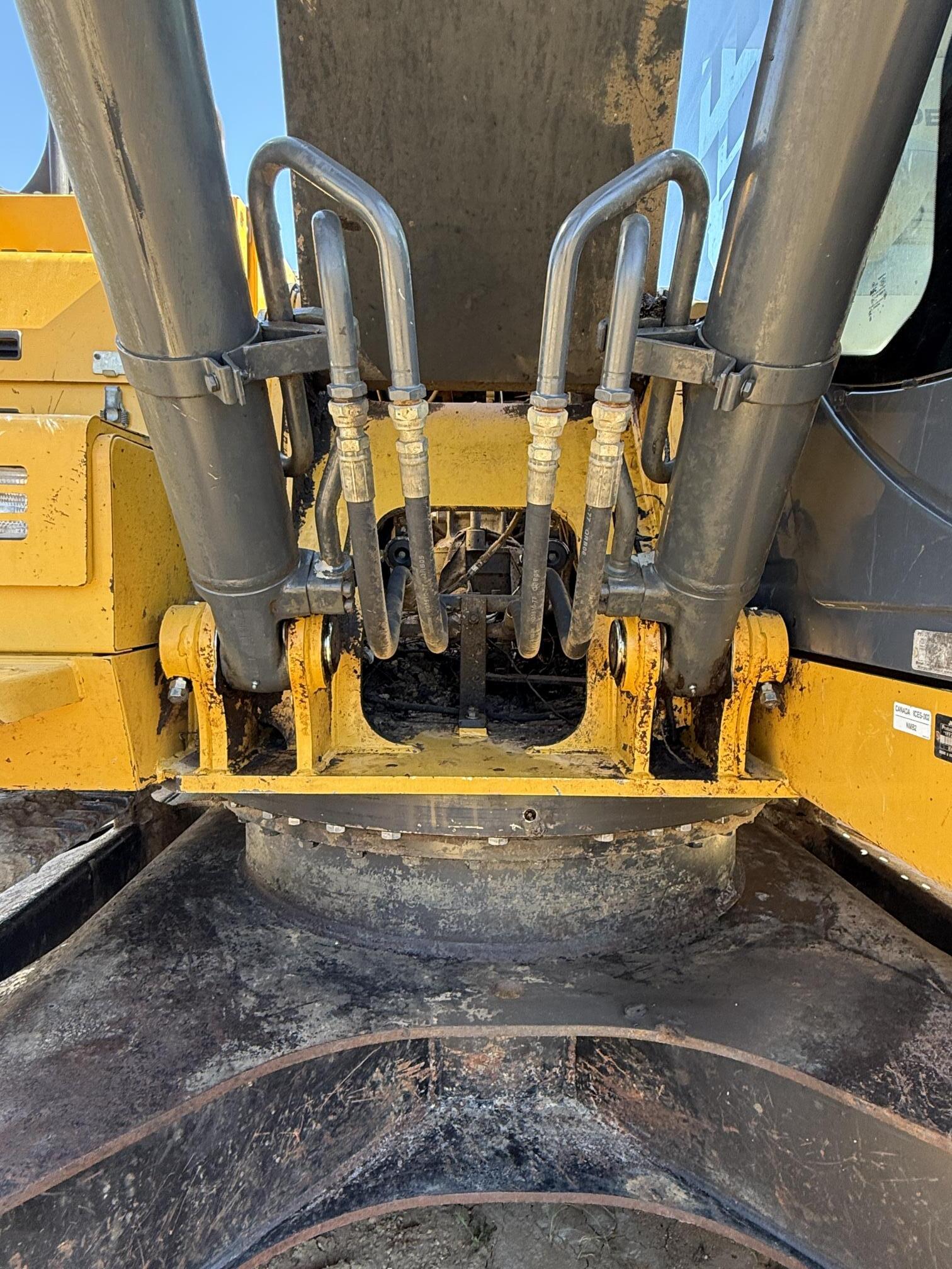 2017 DEERE 210G LC - view 7 of 36