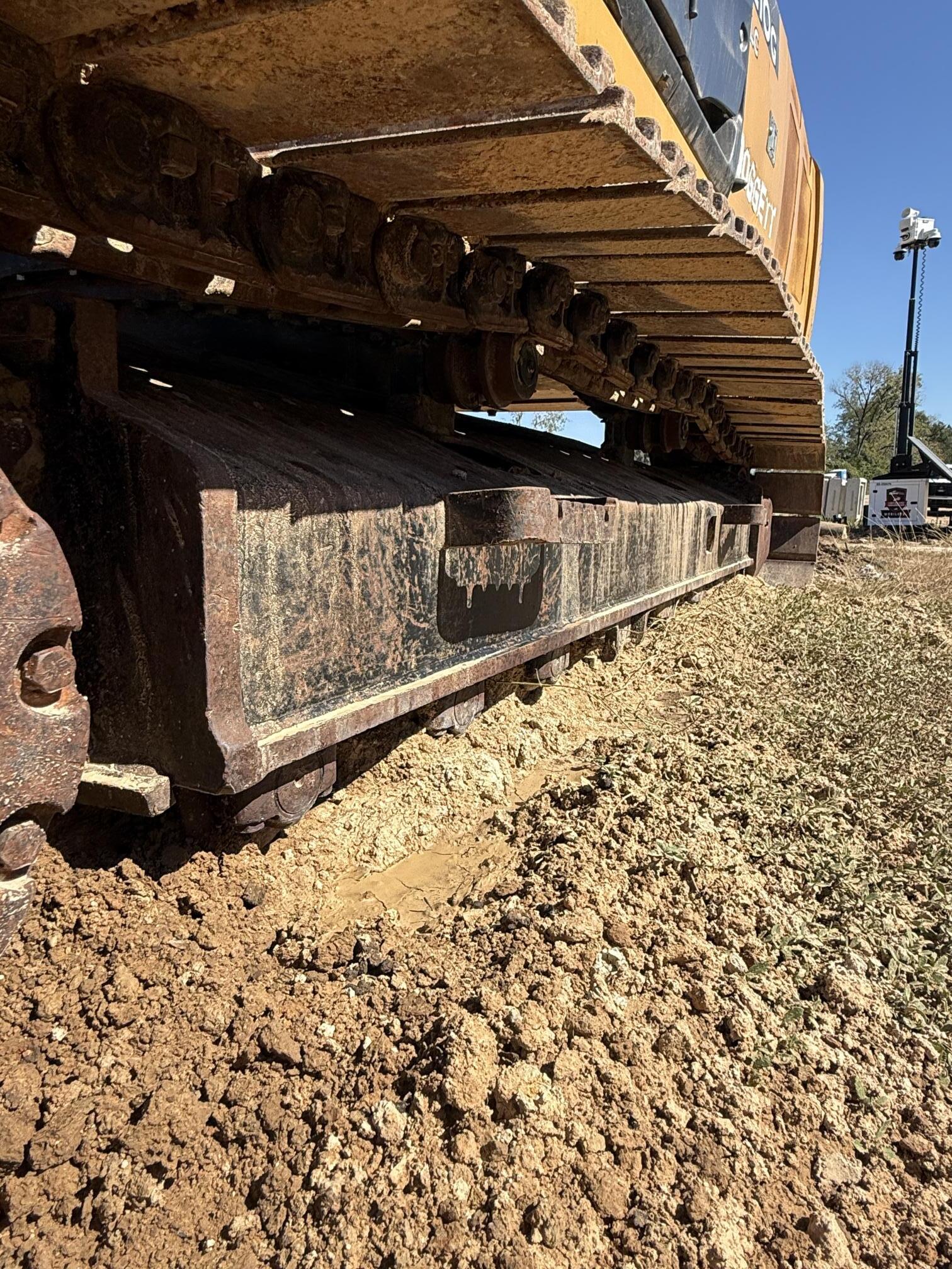 2017 DEERE 210G LC - Image 14