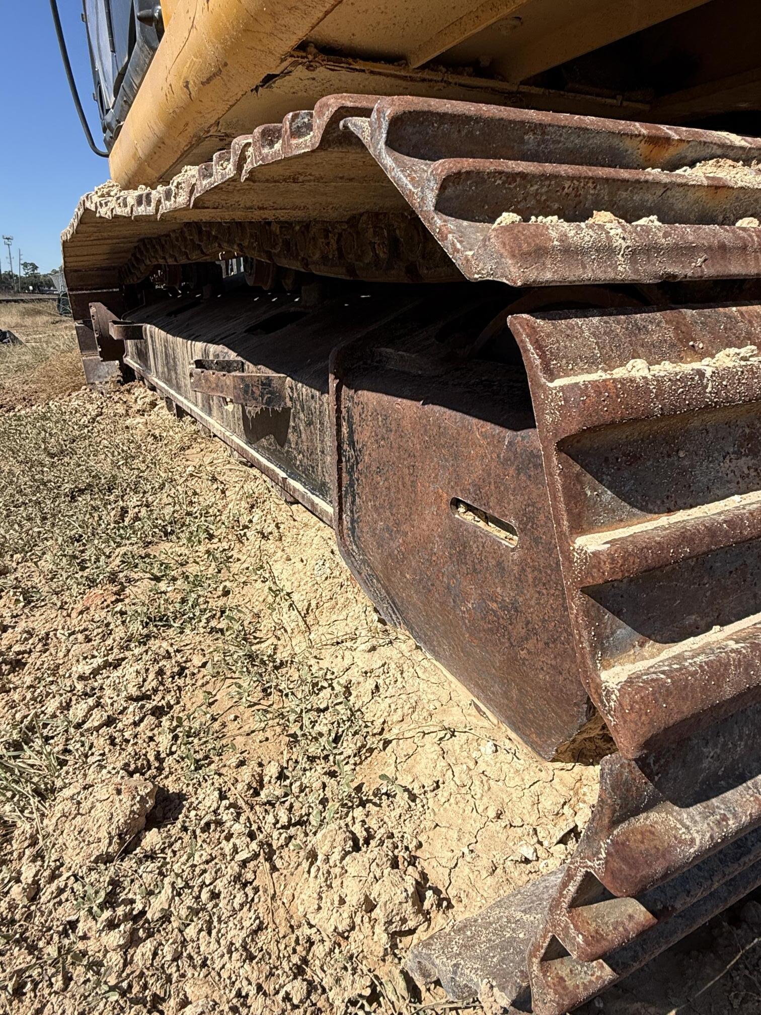 2017 DEERE 210G LC - Image 16