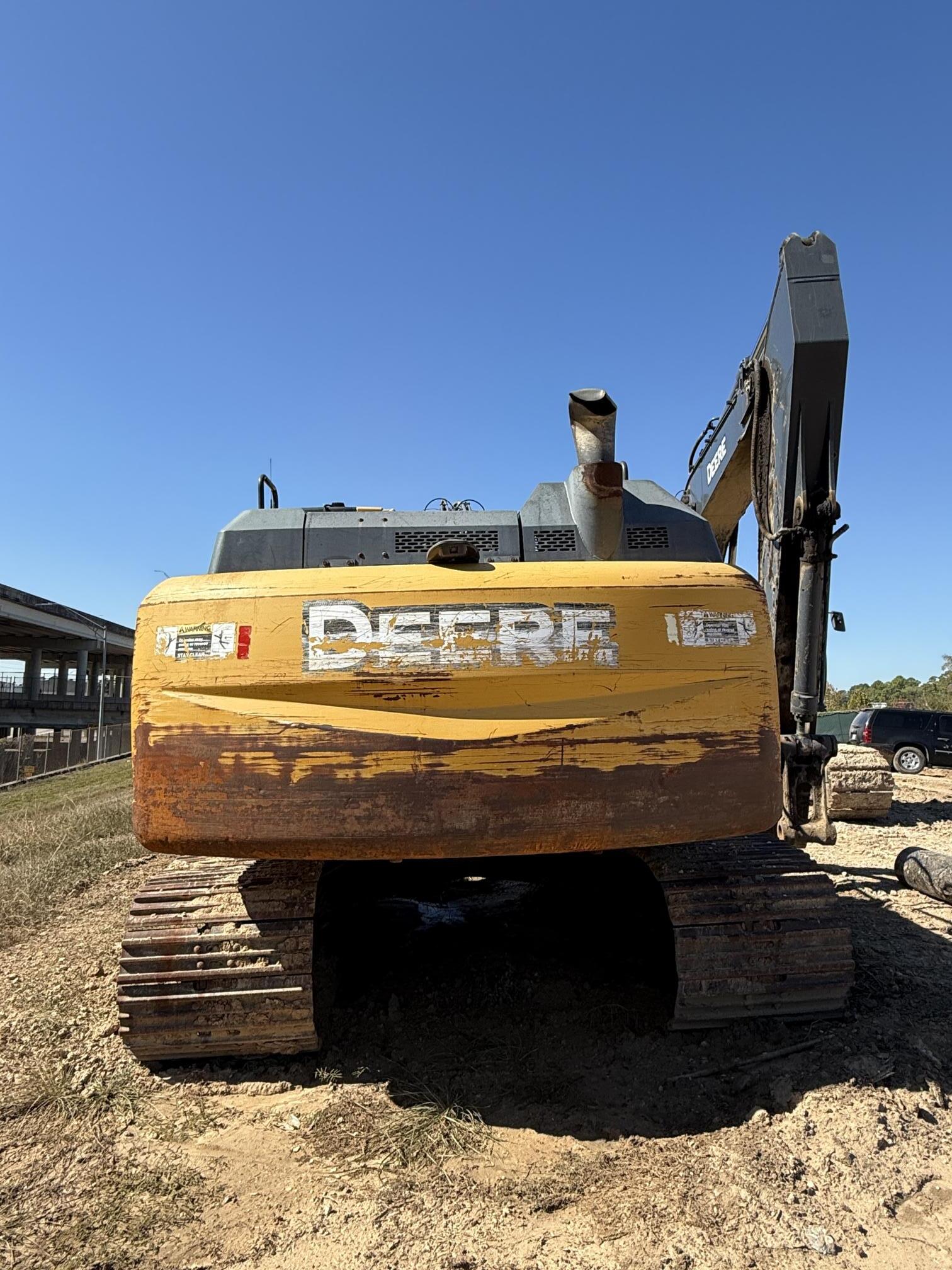 2017 DEERE 210G LC - view 17 of 36