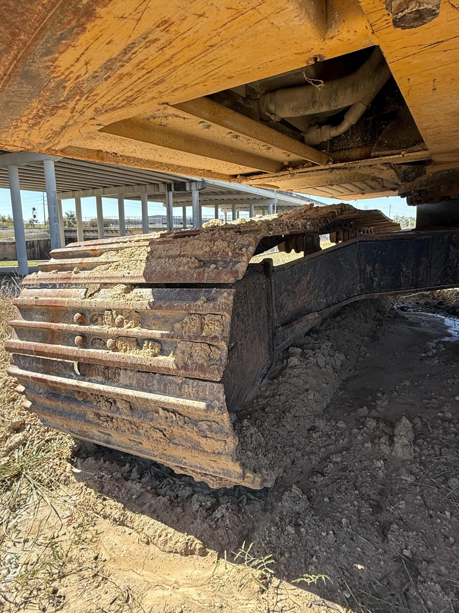 2017 DEERE 210G LC - Image 18