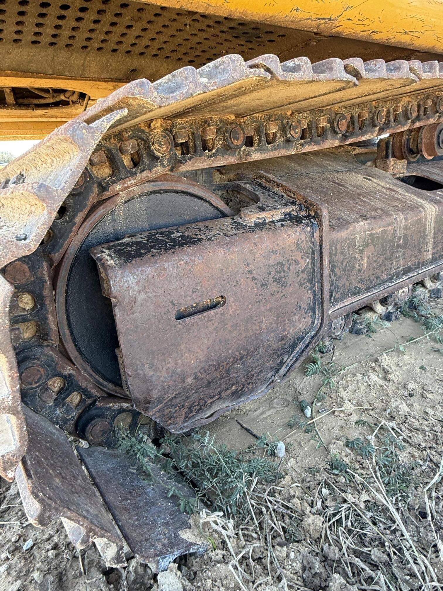 2017 DEERE 210G LC - Image 22