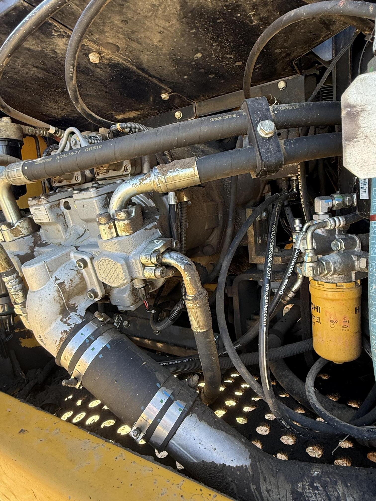 2017 DEERE 210G LC - Image 27