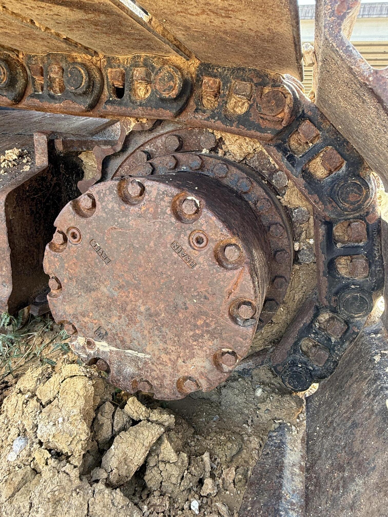 2017 DEERE 210G LC - Image 28