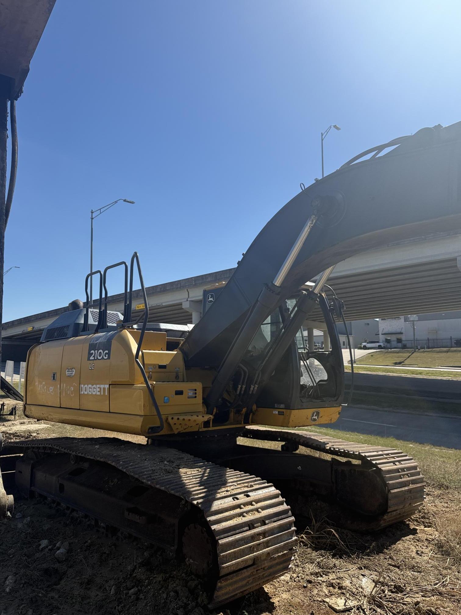 2017 DEERE 210G LC - Image 31