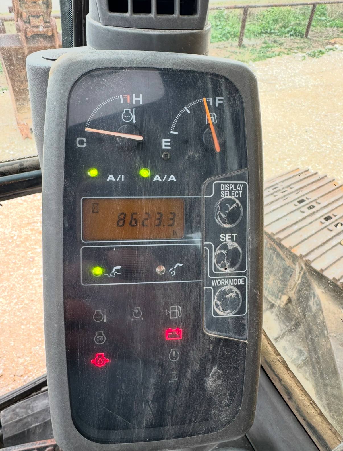 2007 DEERE 200C LC - view 7 of 8