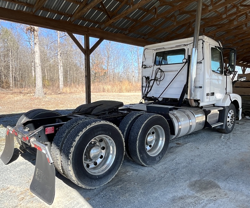 2014 VOLVO - Image 8