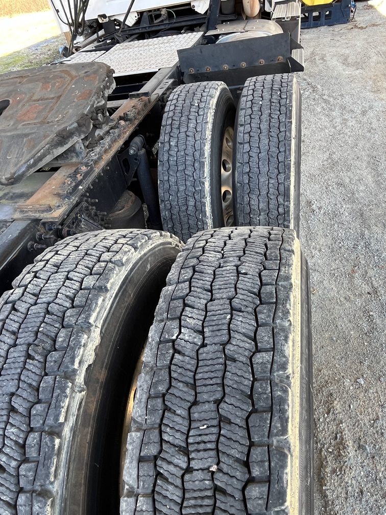 2014 VOLVO - Image 24