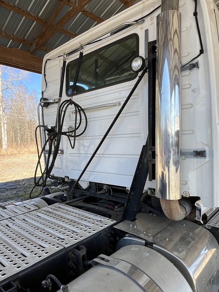 2014 VOLVO - Image 10