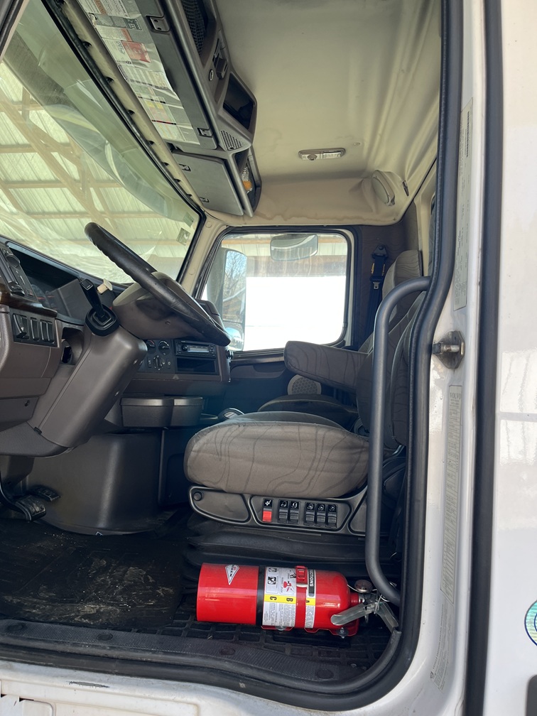 2014 VOLVO - Image 13