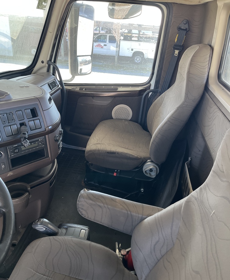 2014 VOLVO - view 14 of 24