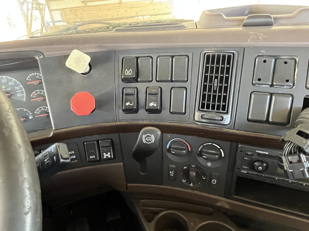 2014 VOLVO - view 19 of 24