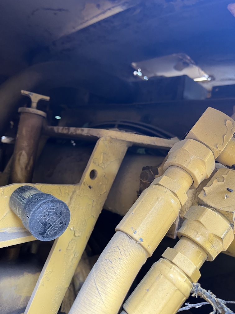 1985 DEERE 750B - Image 33