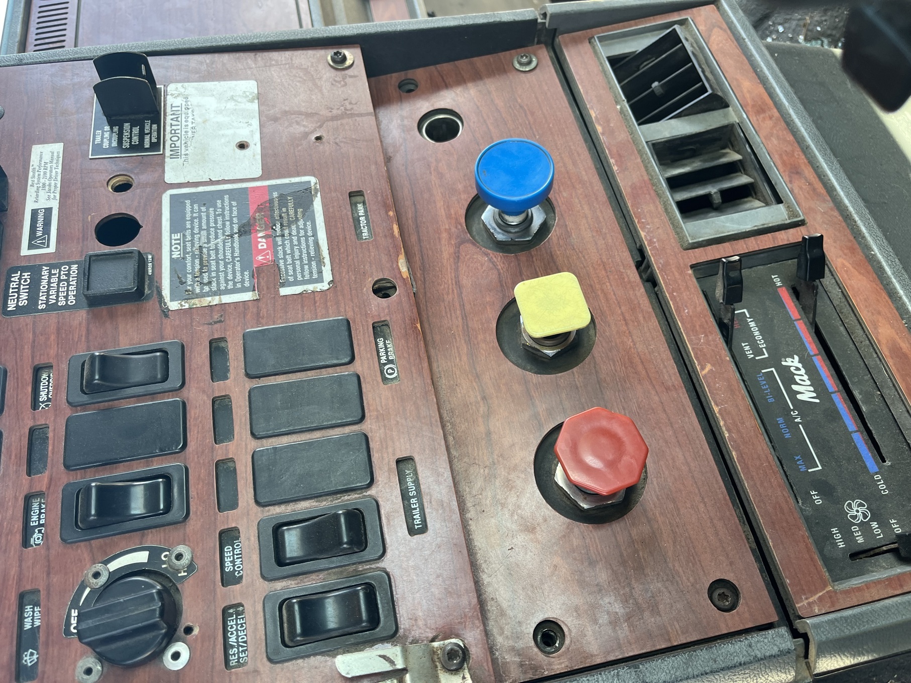 1999 MACK CH-613 - view 20 of 34