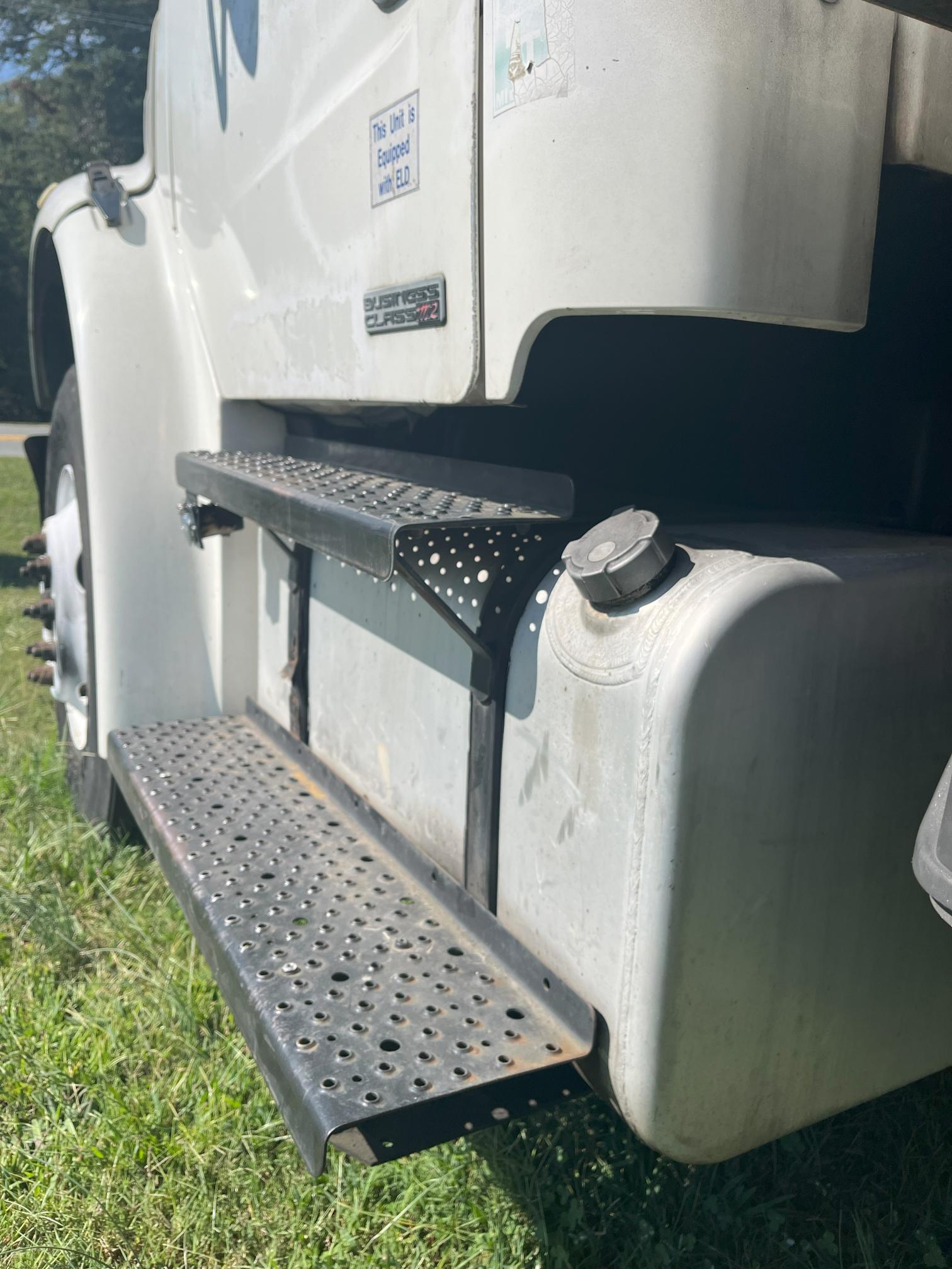 2006 FREIGHTLINER M2 106 - Image 7