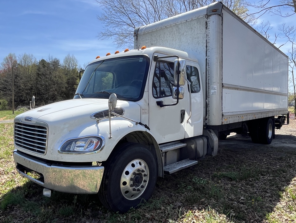 2023 FREIGHTLINER M2 - view 2 of 17