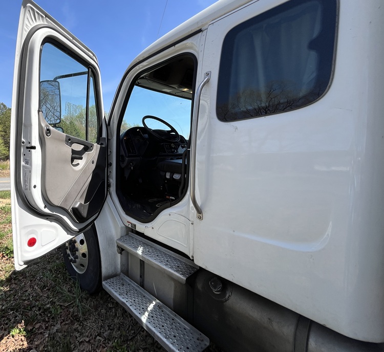 2023 FREIGHTLINER M2 - view 11 of 17