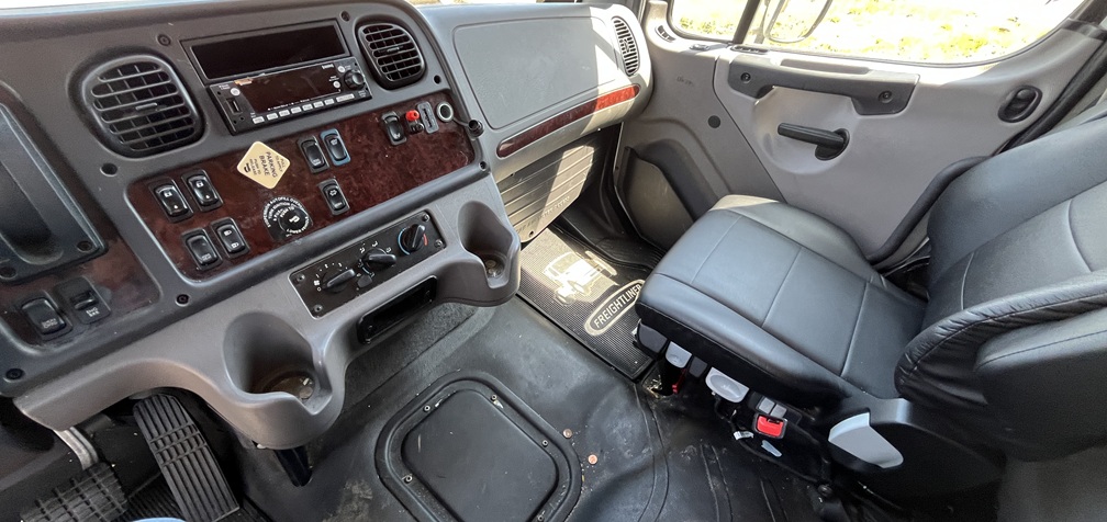 2023 FREIGHTLINER M2 - view 14 of 17