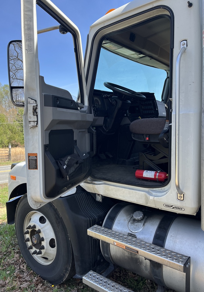 2024 MACK - view 9 of 19