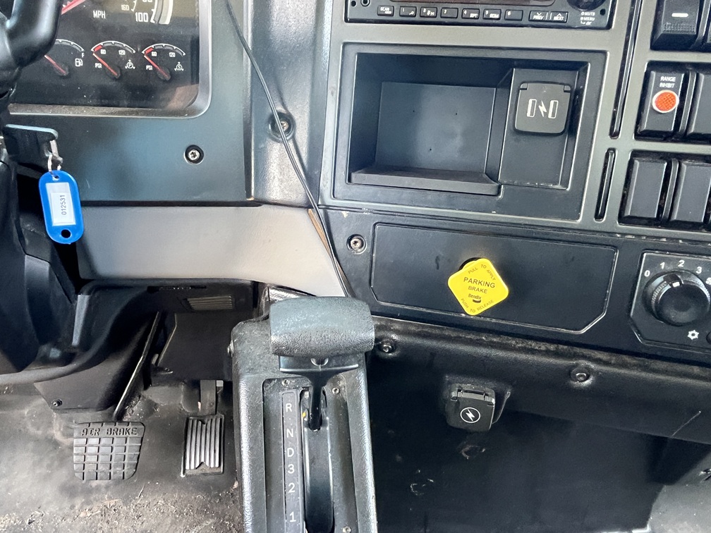 2024 MACK - view 14 of 19