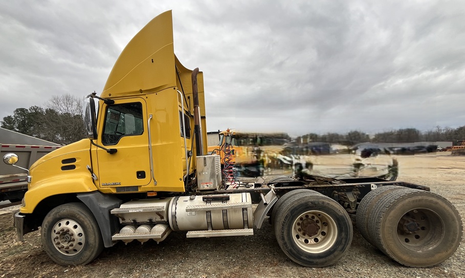 2009 MACK CXU 613 - view 1 of 20