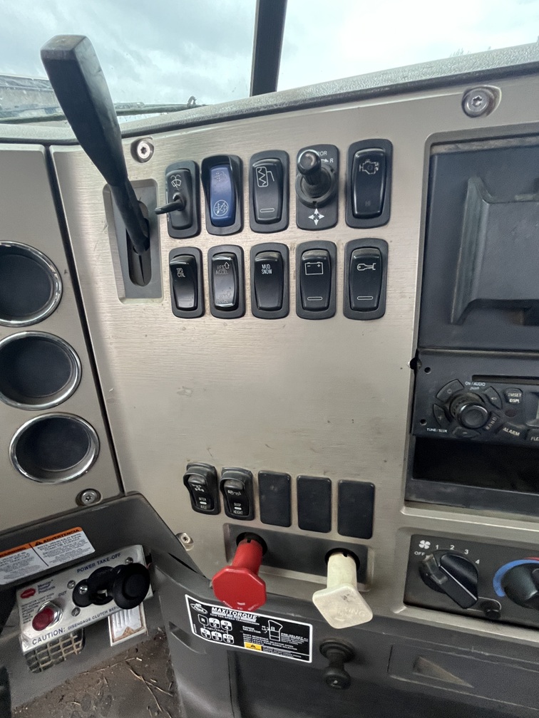 2009 MACK CXU 613 - Image 17