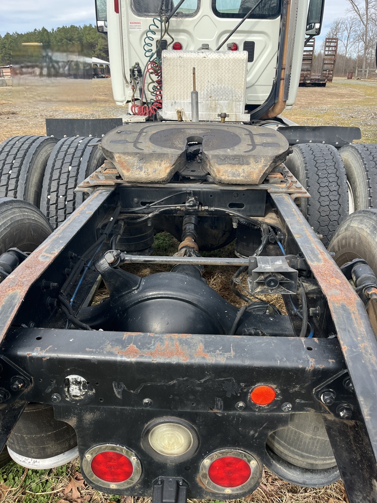 2013 FREIGHTLINER day cab - view 15 of 17