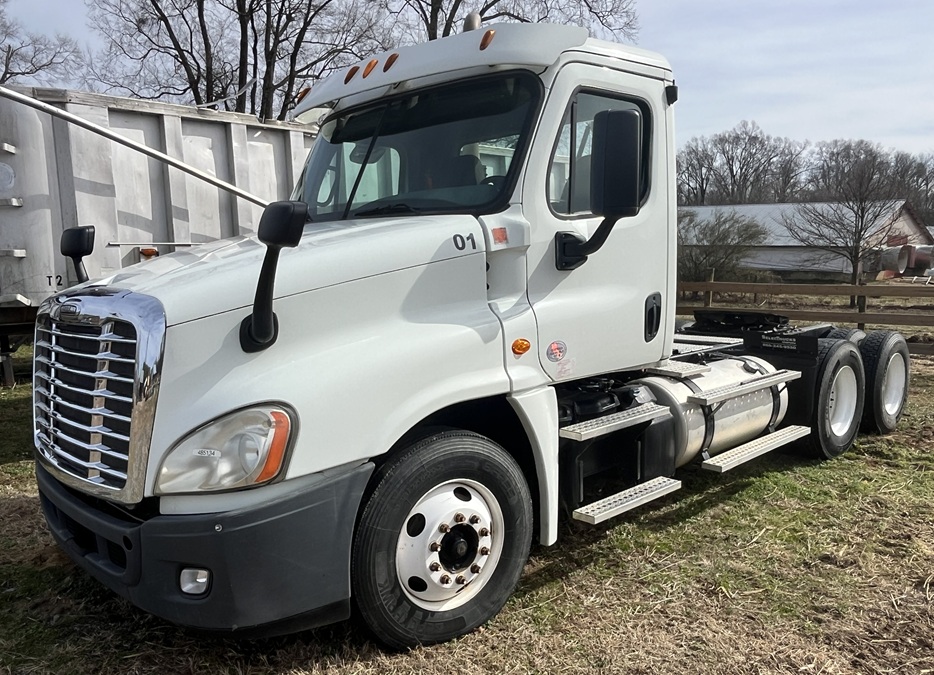 2013 FREIGHTLINER day cab - Image 3