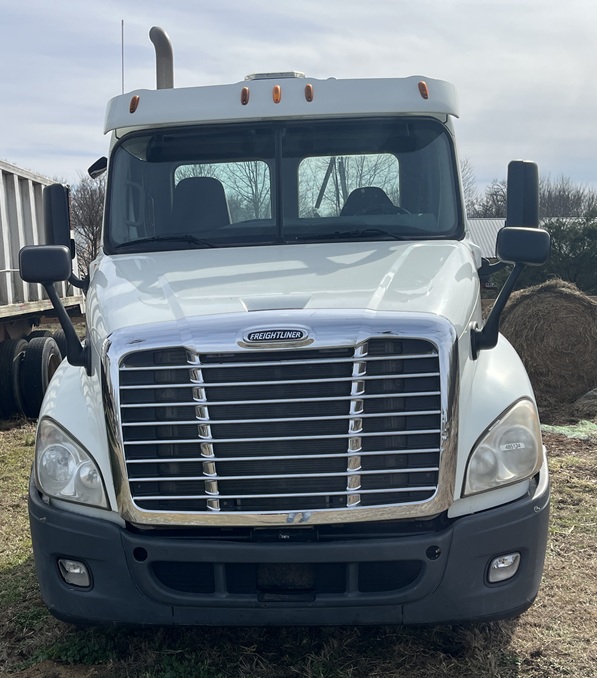 2013 FREIGHTLINER day cab - Image 2