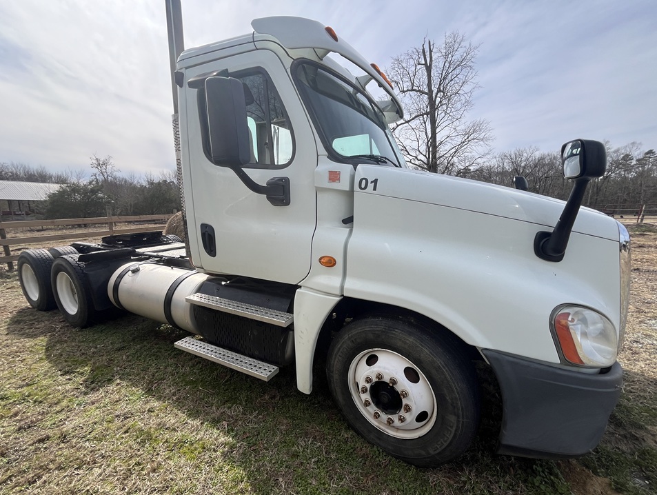 2013 FREIGHTLINER day cab