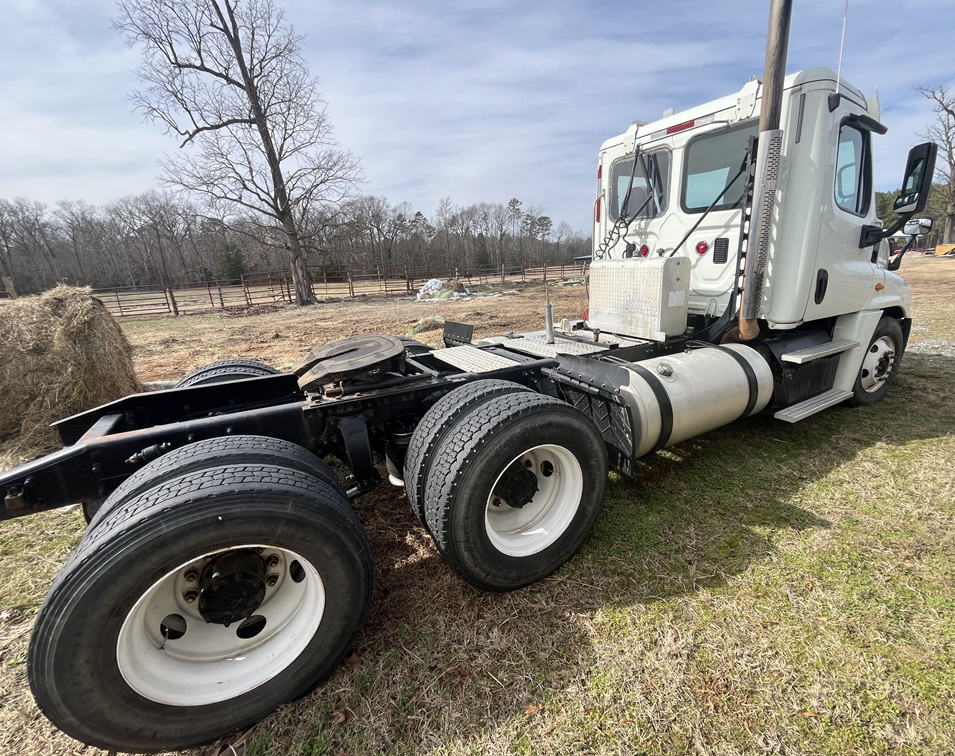 2013 FREIGHTLINER day cab - Image 5