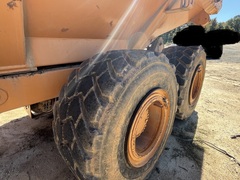 2004 CASE 330 - Image 9