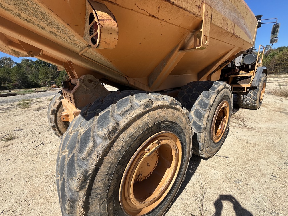 2004 CASE 330 - Image 10