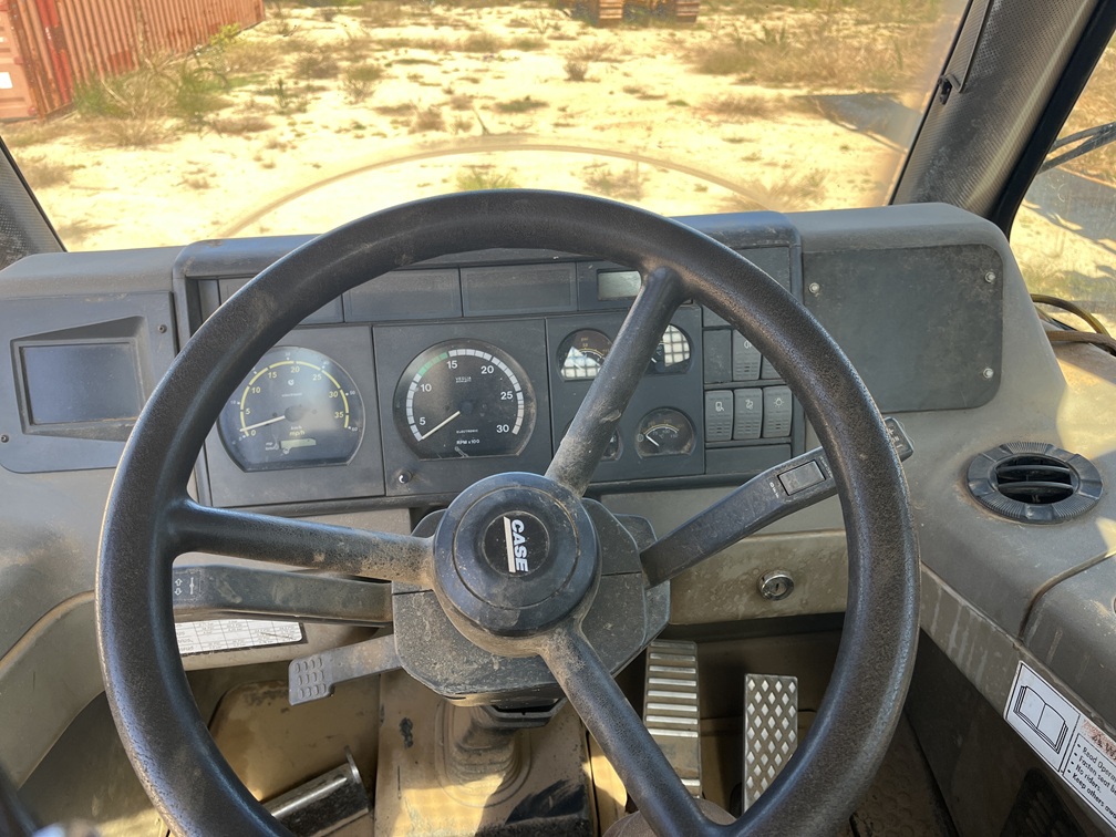 2004 CASE 330 - Image 15