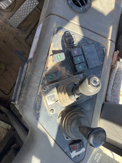 2004 CASE 330 - Image 16