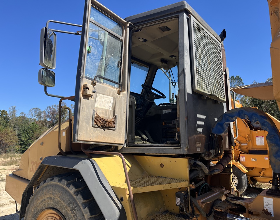 2004 CASE 330 - view 13 of 17