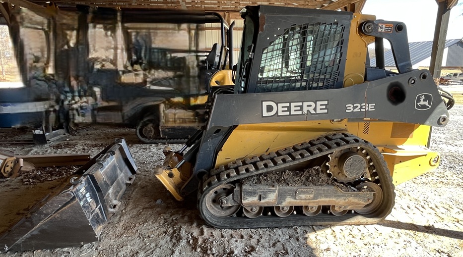 2016 DEERE 323 E - view 5 of 22